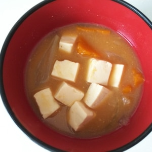 ほっこり♡かぼちゃと豆腐と玉ねぎのお味噌汁